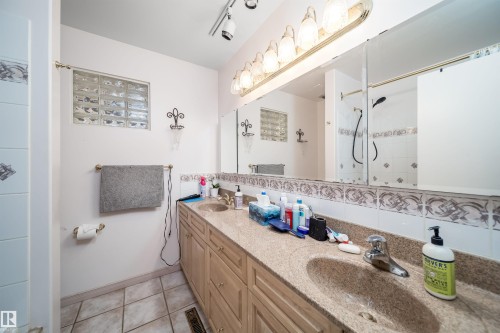 Bathroom - 6403 132 Street, Edmonton, AB - Indoor Photo Showing Bathroom