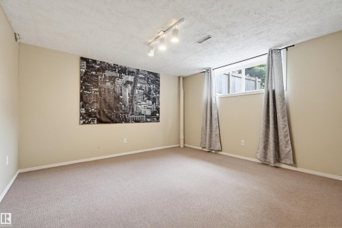 817 Erin Place, Edmonton, AB - Indoor Photo Showing Other Room
