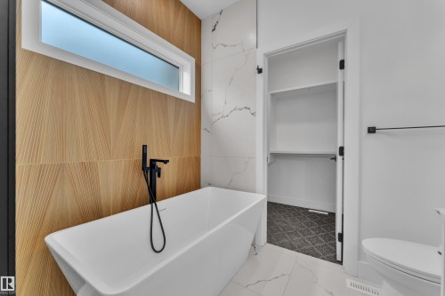 6111 Crawford Drive, Edmonton, AB - Indoor Photo Showing Bathroom