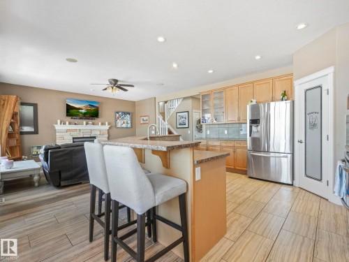 6210 53 Avenue, Beaumont, AB - Indoor Photo Showing Kitchen