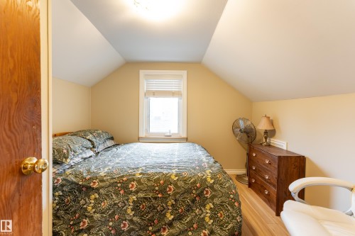 11228 67 Street, Edmonton, AB - Indoor Photo Showing Bedroom