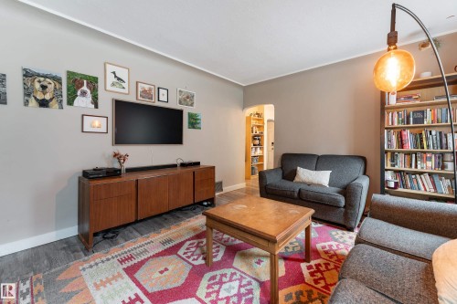 11228 67 Street, Edmonton, AB - Indoor Photo Showing Living Room