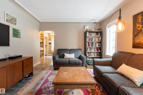 11228 67 Street, Edmonton, AB - Indoor Photo Showing Living Room