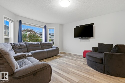 Bay window with multiple panes of glass - 17844 61 Street, Edmonton, AB 
