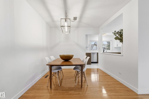 11135 49 Avenue, Edmonton, AB 