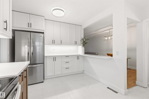 11135 49 Avenue, Edmonton, AB 