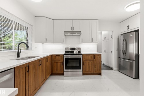 11135 49 Avenue, Edmonton, AB 