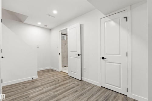11135 49 Avenue, Edmonton, AB 