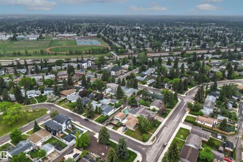 11135 49 Avenue, Edmonton, AB 