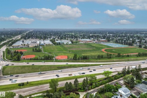 11135 49 Avenue, Edmonton, AB 