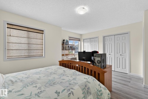 Neutral-toned walls complement wood-finish flooring - 21244 90 Avenue, Edmonton, AB 