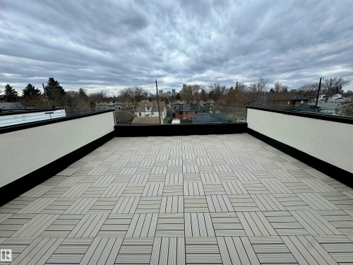UPSTAIRS HAS LOFT/BAR/ROOF TOP DECK WITH CITY VIEWS - 9624 86 Street, Edmonton, AB - Outdoor