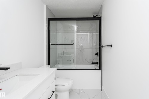 9624 86 Street, Edmonton, AB - Indoor Photo Showing Bathroom