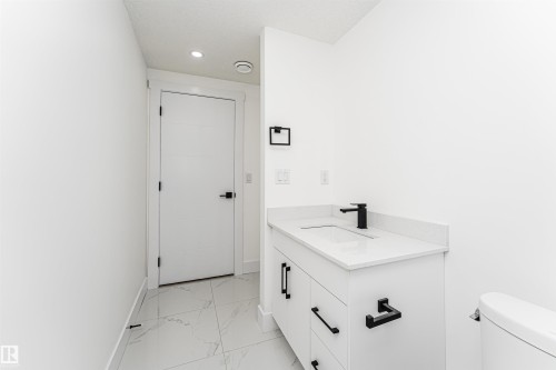 9624 86 Street, Edmonton, AB - Indoor