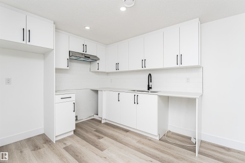 9624 86 Street, Edmonton, AB - Indoor Photo Showing Kitchen