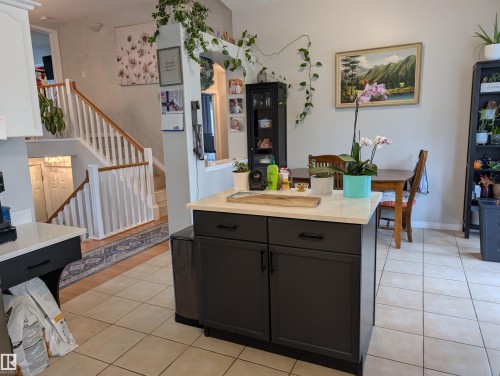 1113 Hermitage Road, Edmonton, AB 