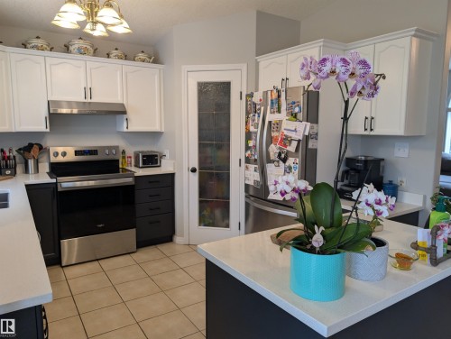 1113 Hermitage Road, Edmonton, AB 
