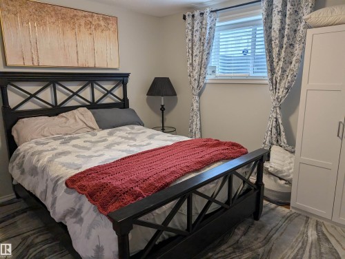 1113 Hermitage Road, Edmonton, AB 
