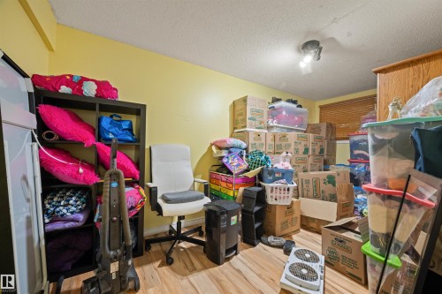 Image quality insufficient for description - 31 Royal Road, Edmonton, AB 