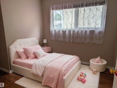 Light-colored walls complement wood-finish flooring - 9443 75 Street, Edmonton, AB 