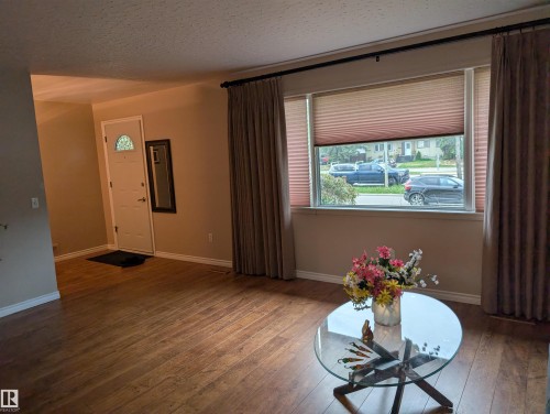 9443 75 Street, Edmonton, AB 