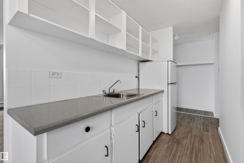 1007 9930 113 Street, Edmonton, AB - Indoor