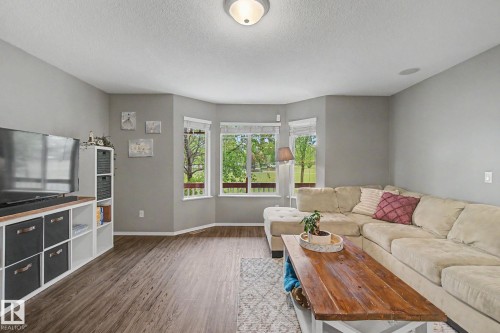 4137 Tompkins Way, Edmonton, AB 