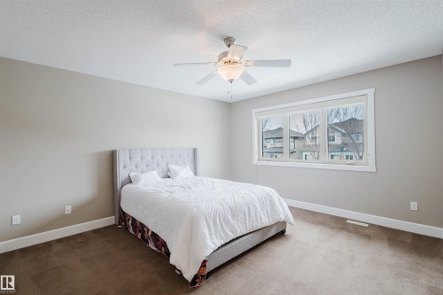 1957 Ainslie Link, Edmonton, AB 