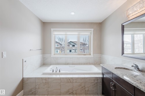1957 Ainslie Link, Edmonton, AB 