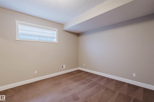 1957 Ainslie Link, Edmonton, AB 