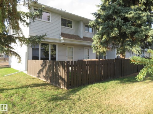 Fenced yard area featuring a low-maintenance picket fence - 3103 109 Street, Edmonton, AB 