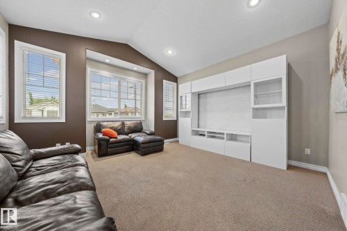8097 Shaske Drive, Edmonton, AB 