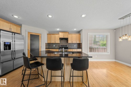 8097 Shaske Drive, Edmonton, AB 