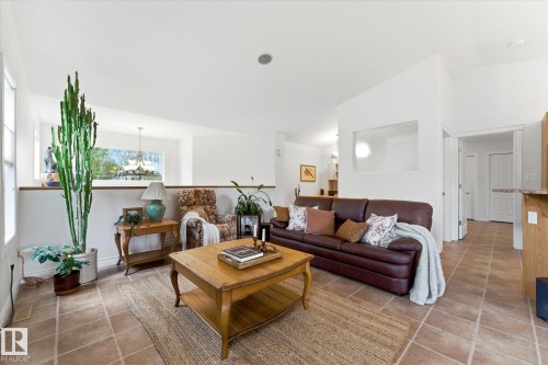 843 Oakland Place, Devon, AB 