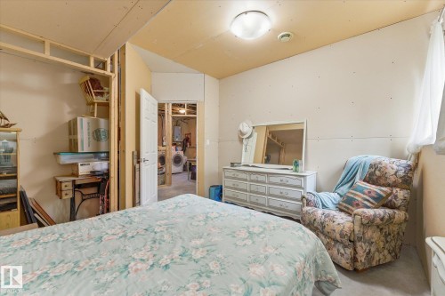 843 Oakland Place, Devon, AB 