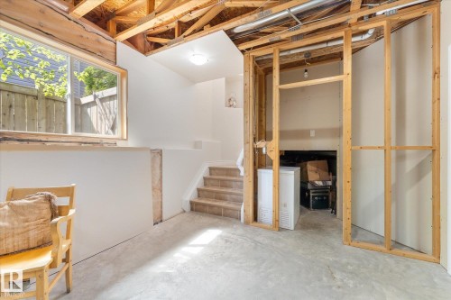 843 Oakland Place, Devon, AB 