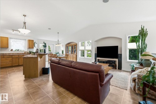 843 Oakland Place, Devon, AB 