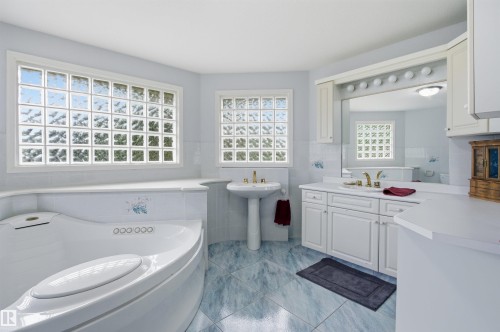 521 Estate Drive, Sherwood Park, AB 