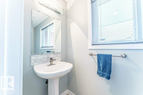 10503 25 Avenue, Edmonton, AB 