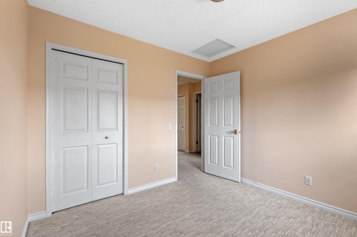 Neutral-toned walls complement the textured carpet flooring - 5 20 Deerbourne Drive, St. Albert, AB 