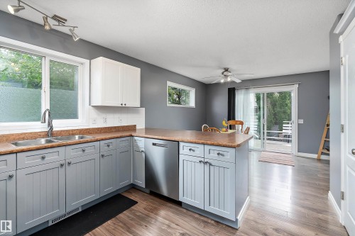22 Meadowview Drive, Leduc, AB 