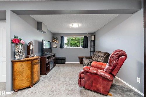 22 Meadowview Drive, Leduc, AB 
