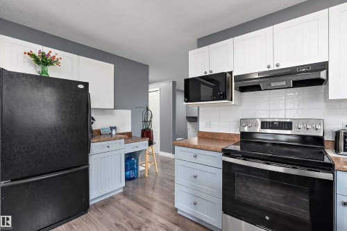 22 Meadowview Drive, Leduc, AB 