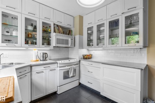 14007 104 Avenue, Edmonton, AB 