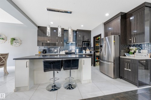 17009 62 St, Edmonton, AB 