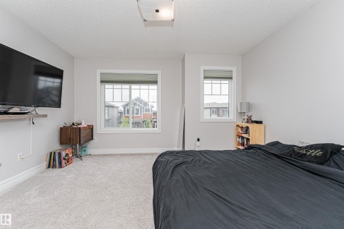 Carpeted Primary bedroom with light grey walls - 8744 223 Street Nw, Edmonton, AB 