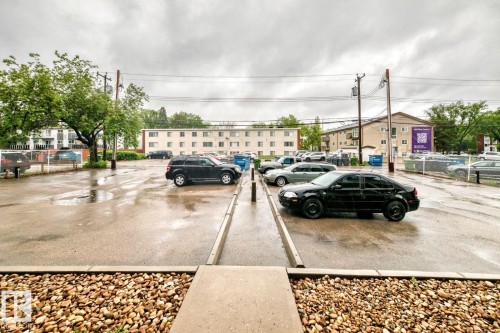 Paved parking lot with concrete curbs and gravel landscaping - 4 11917 103 Street, Edmonton, AB 