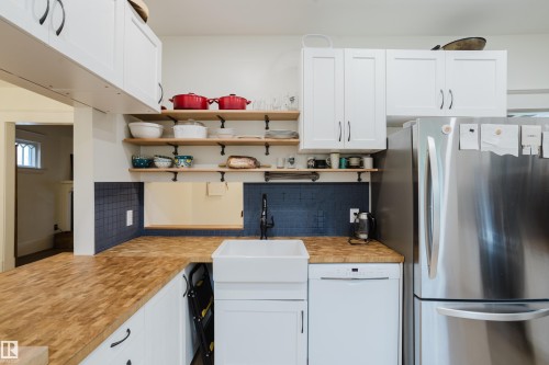 9929 88 Avenue, Edmonton, AB 