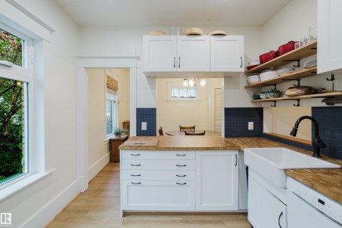 9929 88 Avenue, Edmonton, AB 