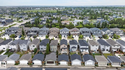 Residential area featuring a variety of detached homes with attached garages, paved driveways, and landscaped yards - 33 Durrand Bend, Fort Saskatchewan, AB 